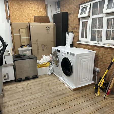 Tran Homestay London Bagian luar foto