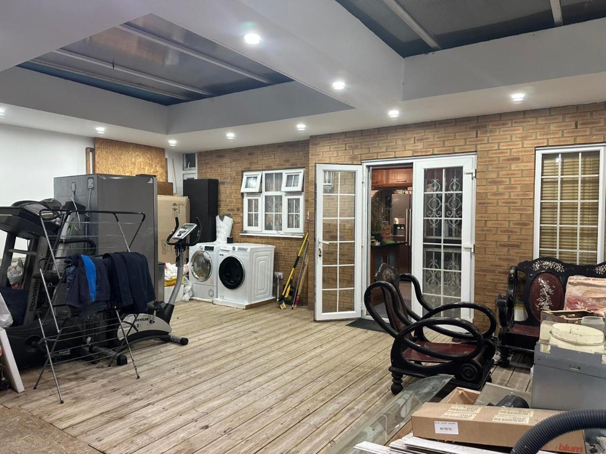 Tran Homestay London Bagian luar foto