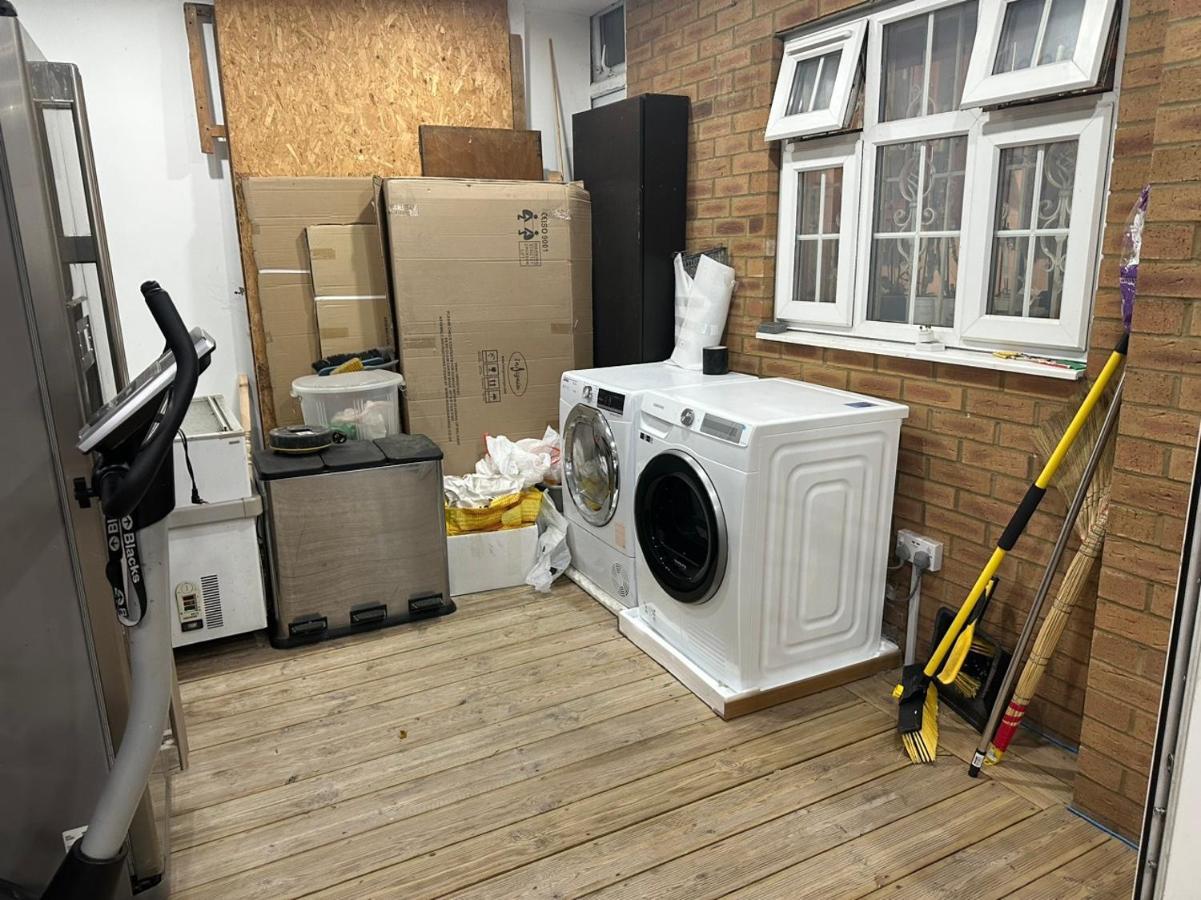 Tran Homestay London Bagian luar foto