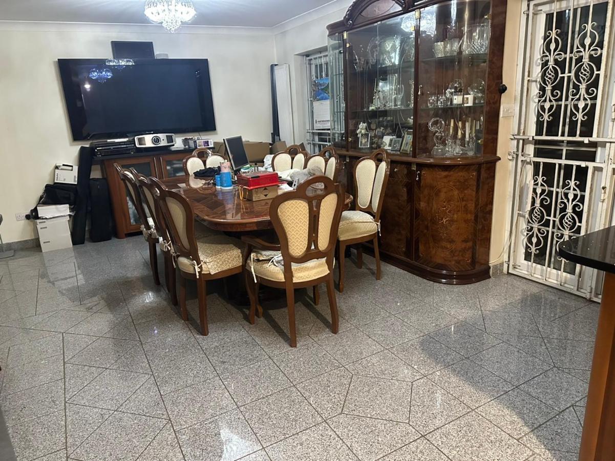 Tran Homestay London Bagian luar foto