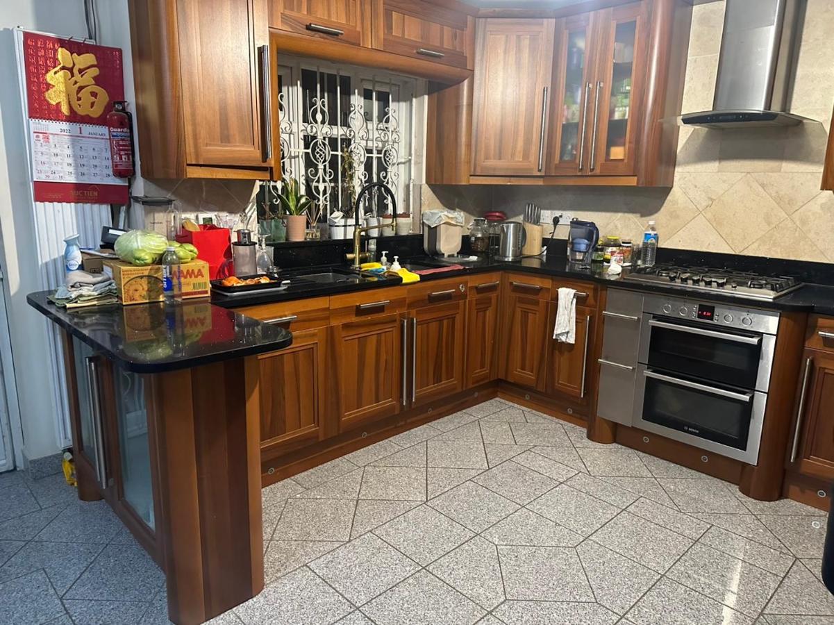 Tran Homestay London Bagian luar foto