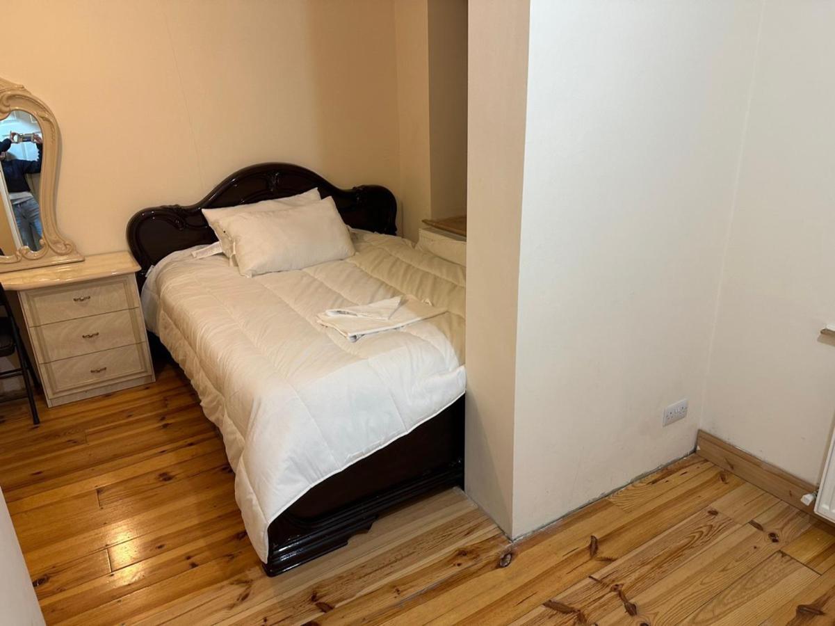 Tran Homestay London Bagian luar foto